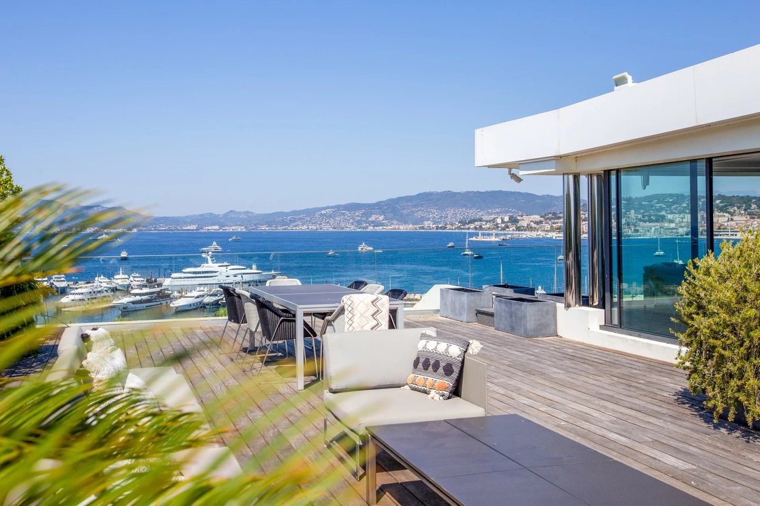 House in Cannes, Provence-Alpes-Côte d'Azur, France 1 - 18413859