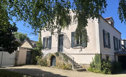 House in Coteau Nord, Chevreuse, France 1