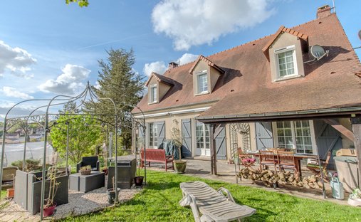 Villa in Gaillon-sur-Montcient, Ile-de-France, France 1