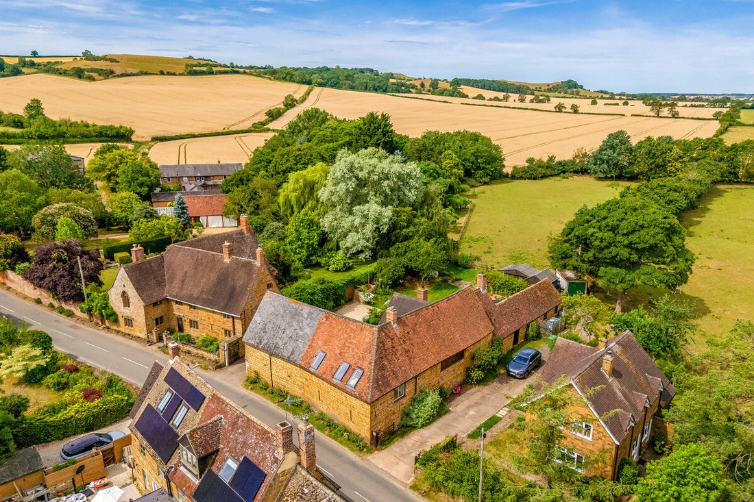 Country House in Fenny Compton, England 2 - 18411086