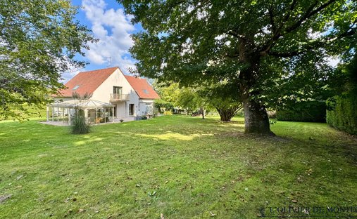 House in Montfort-l'Amaury, Ile-de-France, France 1