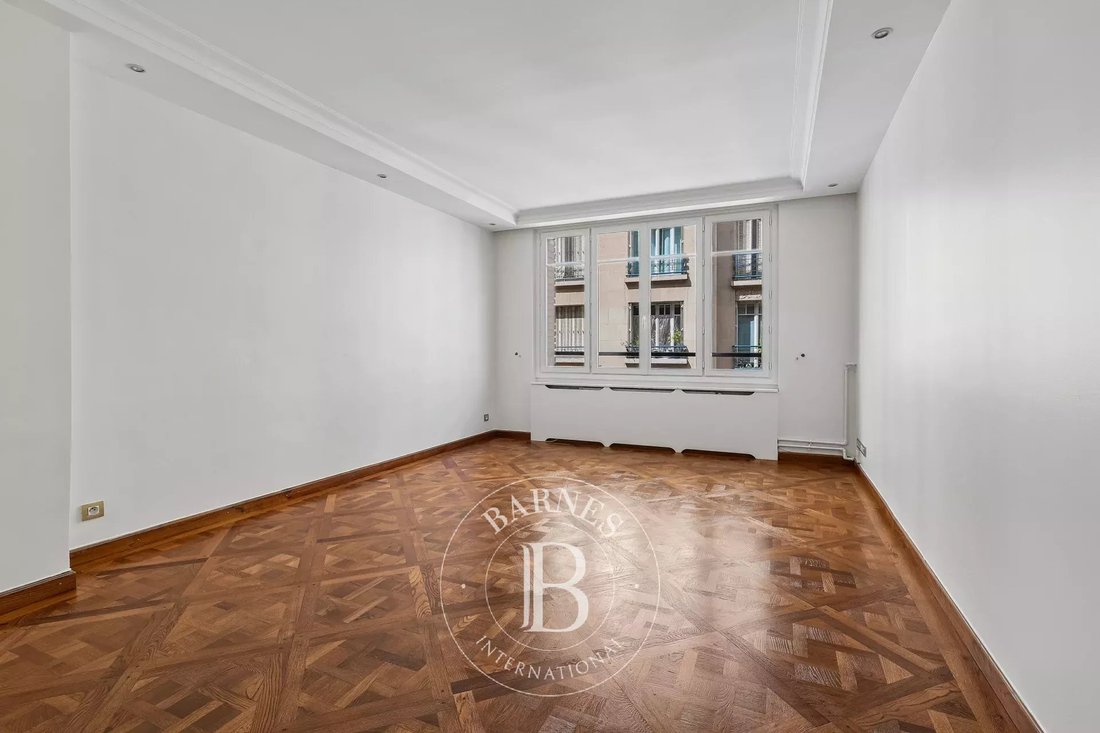 Apartment in Gros Caillou, Paris 7e Arrondissement, Paris 2 - 18409493