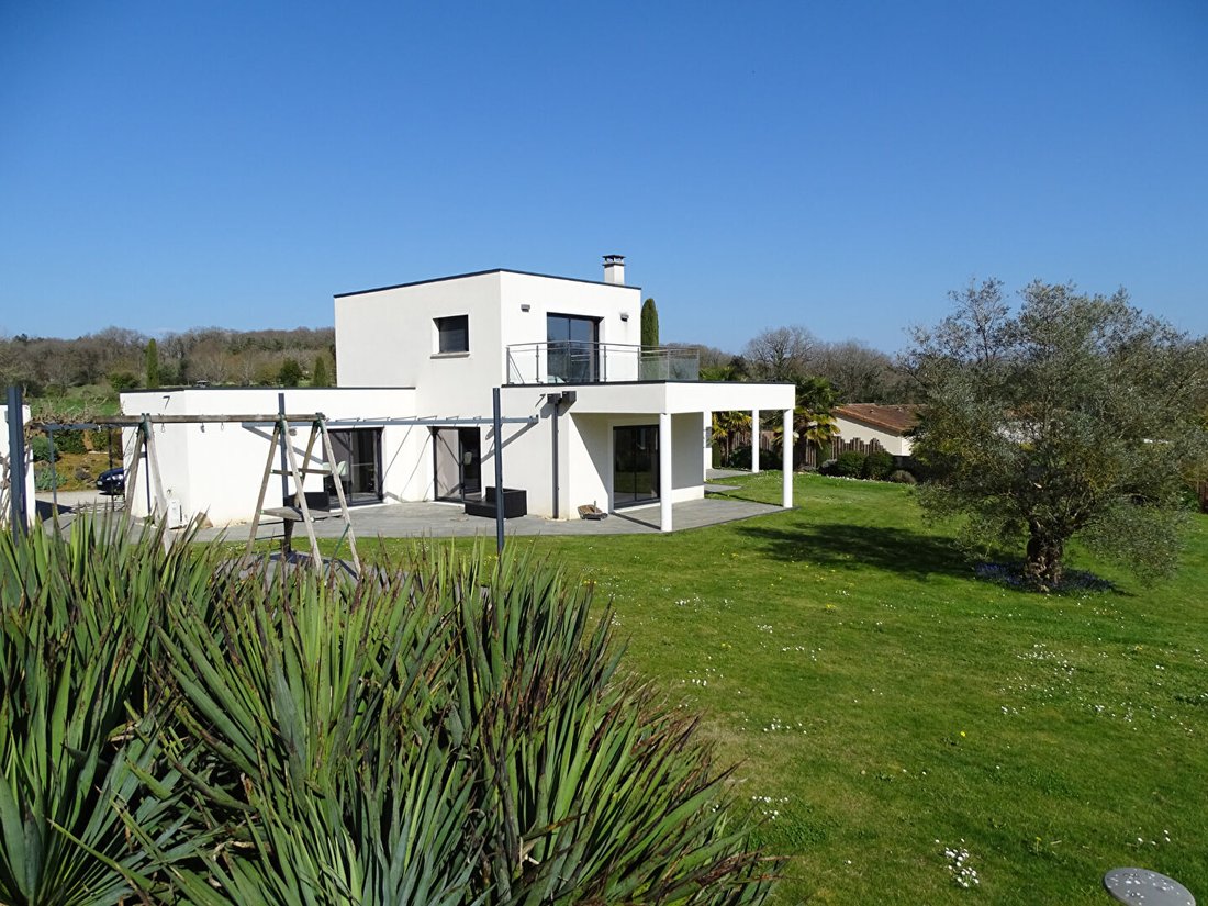Villa in Sainte-Nathalene, Nouvelle-Aquitaine, France 1 - 18405527