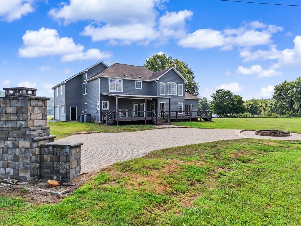 Brasstown, North Carolina, United States 3 - 18406775