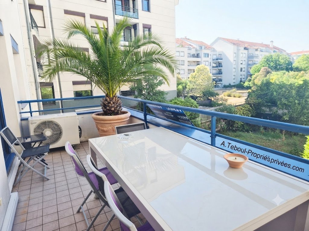 Apartment in Les Poulettes, Villeurbanne, France 3 - 18409554