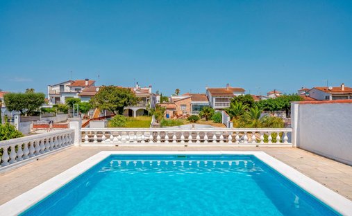 Villa in Empuriabrava, Katalonien, Spanien 1