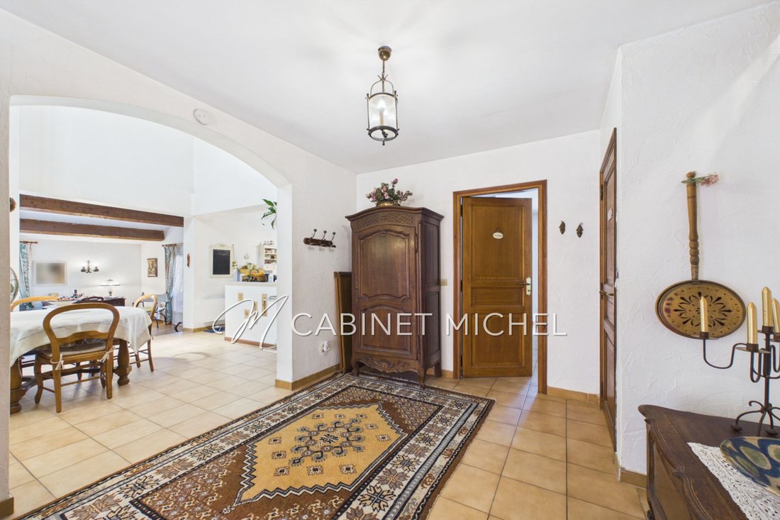 Villa in Le Rouret, Provence-Alpes-Côte d'Azur, France 4 - 18411873