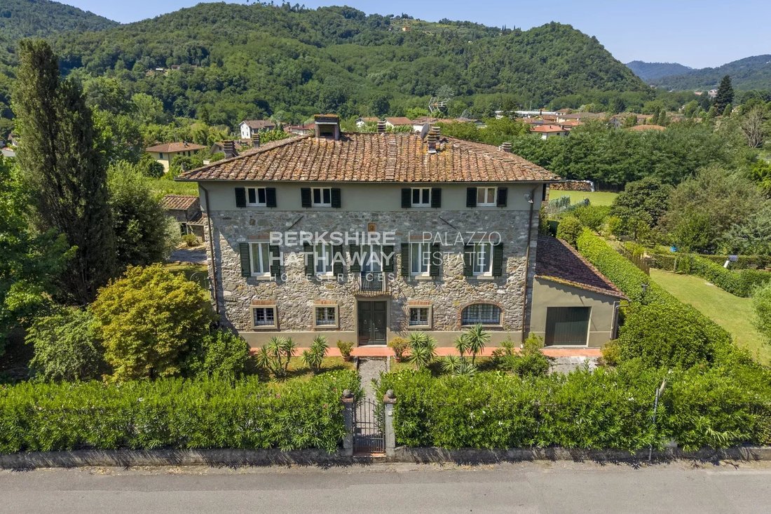 Villa in Historic Center, Lucca, Tuscany 1 - 18413616