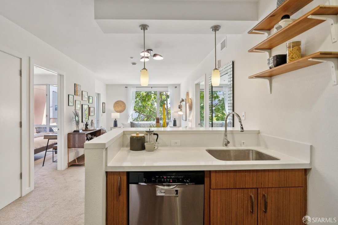 Condo in San Francisco, California, United States 2 - 18406605