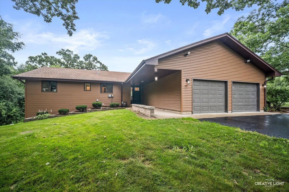 House in Spring Grove, Illinois, United States 2 - 18408399