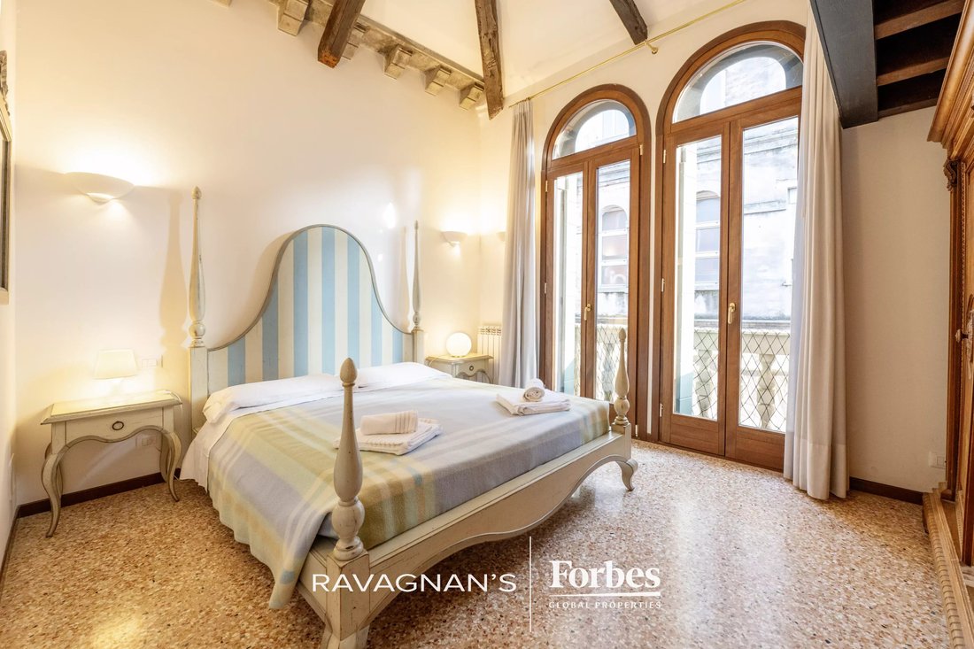 Apartment in Dorsoduro, Venice, Italy 2 - 18404805