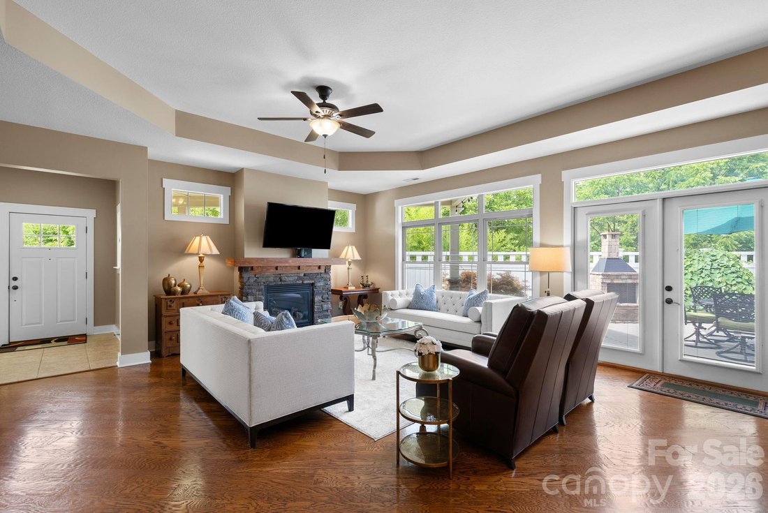 Townhouse in Candler, North Carolina, United States 4 - 18404829