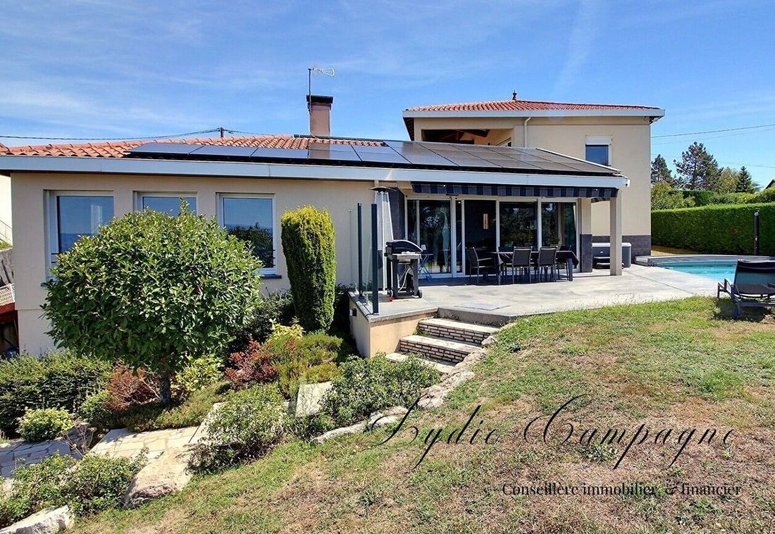 Villa in Saint-Galmier, Auvergne-Rhône-Alpes, France 1 - 18405809