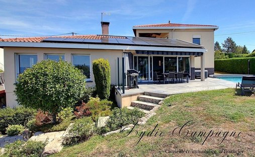 Villa a Saint-Galmier, Auvergne-Rodano-Alpi, Francia 1