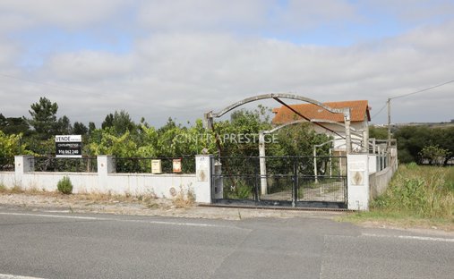 House in Almargem do Bispo, Lisbon, Portugal 1