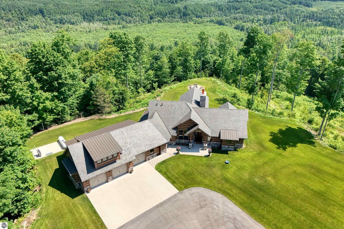 House in Benzonia, Michigan, United States 2 - 18351010