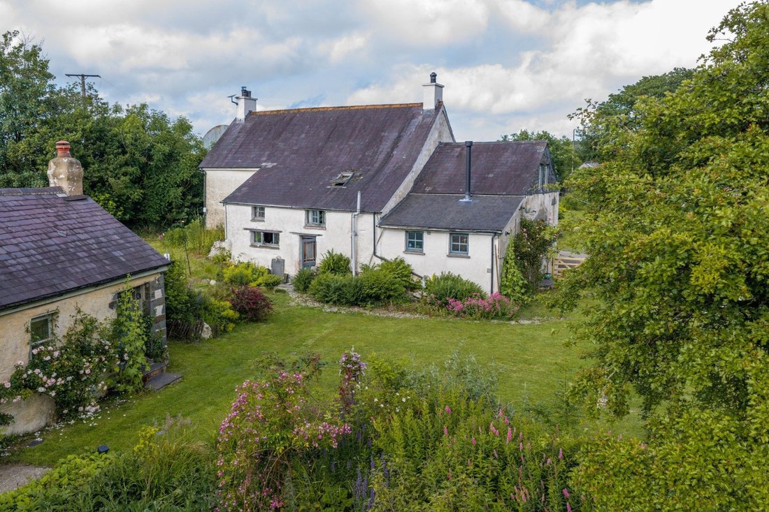 Farm Ranch in Clydau, Wales 1 - 18411103