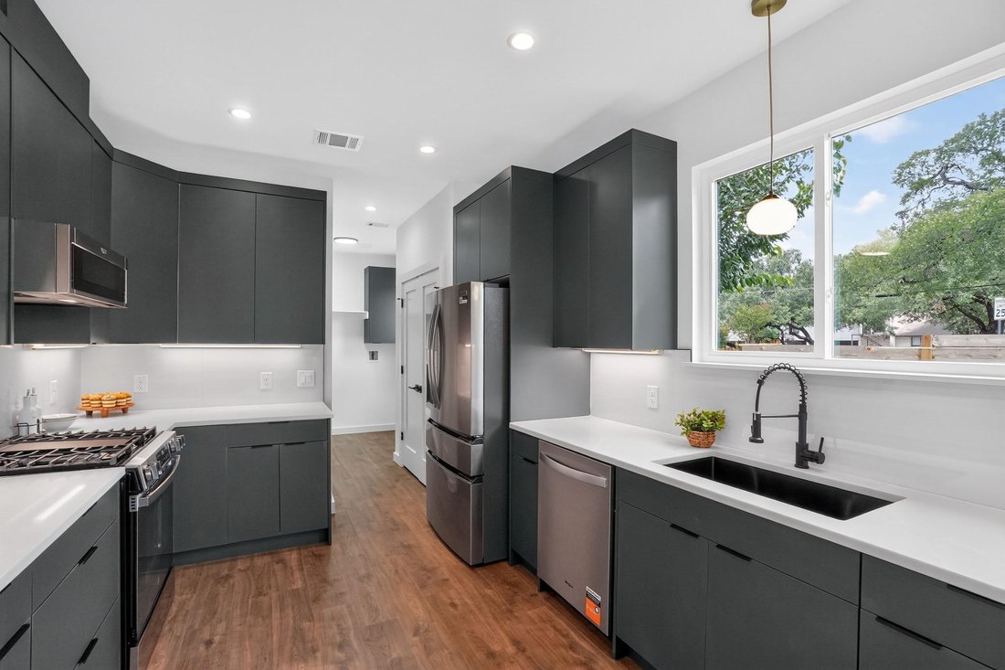 Condo in Austin, Texas, United States 1 - 18398646