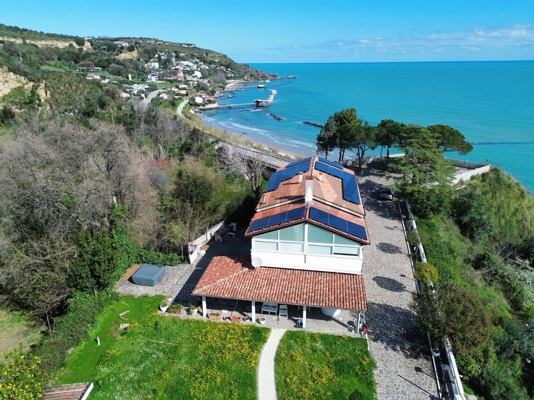 Villa in Fossacesia, Abruzzo, Italy 1 - 18410238