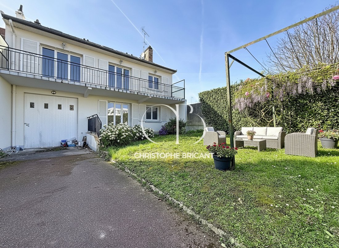 Villa in Villejuif, Ile-de-France, France 1 - 18405704