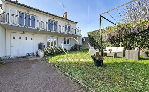 Villa in Villejuif, Ile-de-France, France 1