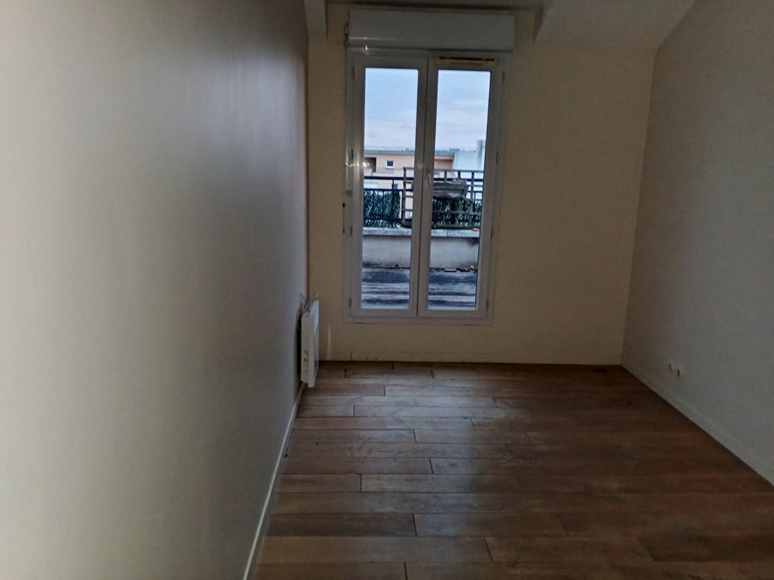 Apartment in Villeneuve-la-Garenne, Ile-de-France, France 1 - 18406032