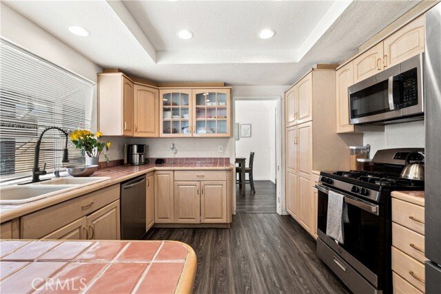 Moreno Valley, California, United States 4 - 18406339