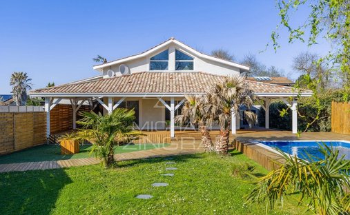 House in Mestras, Gujan-Mestras, France 1