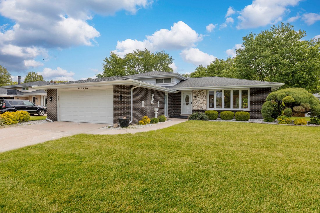 House in Downers Grove, Illinois, United States 1 - 18403417