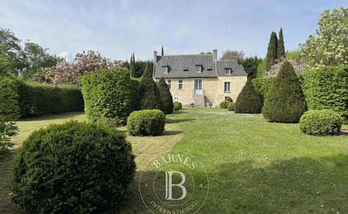 Estate in Saint-Nicolas-de-Bourgueil, Centre-Val de Loire, France 1