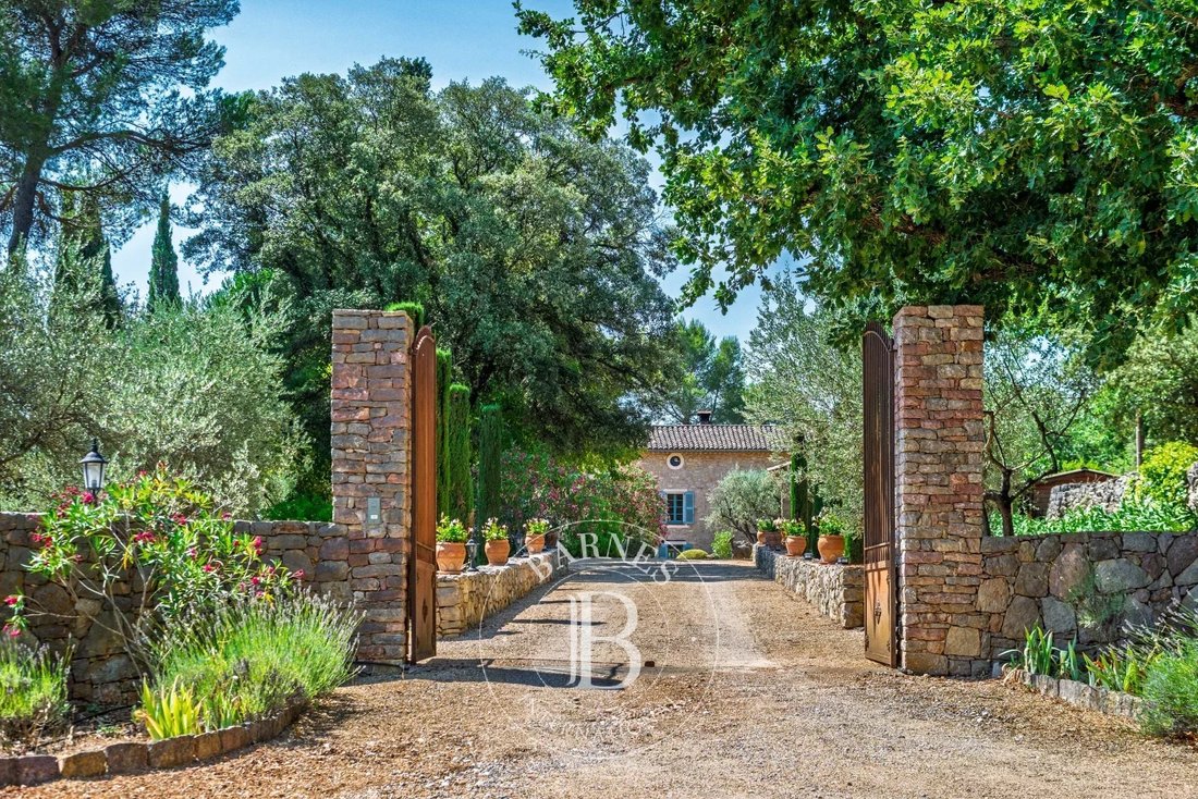 Casa di campagna a Taradeau, Provenza-Alpi-Costa Azzurra, Francia 2 - 18405194