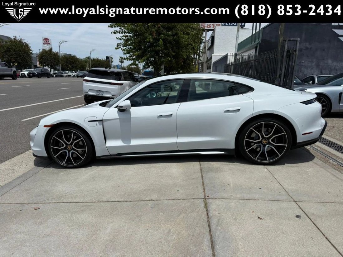 Sedan in Van Nuys, CA, United States 4 - 18417767