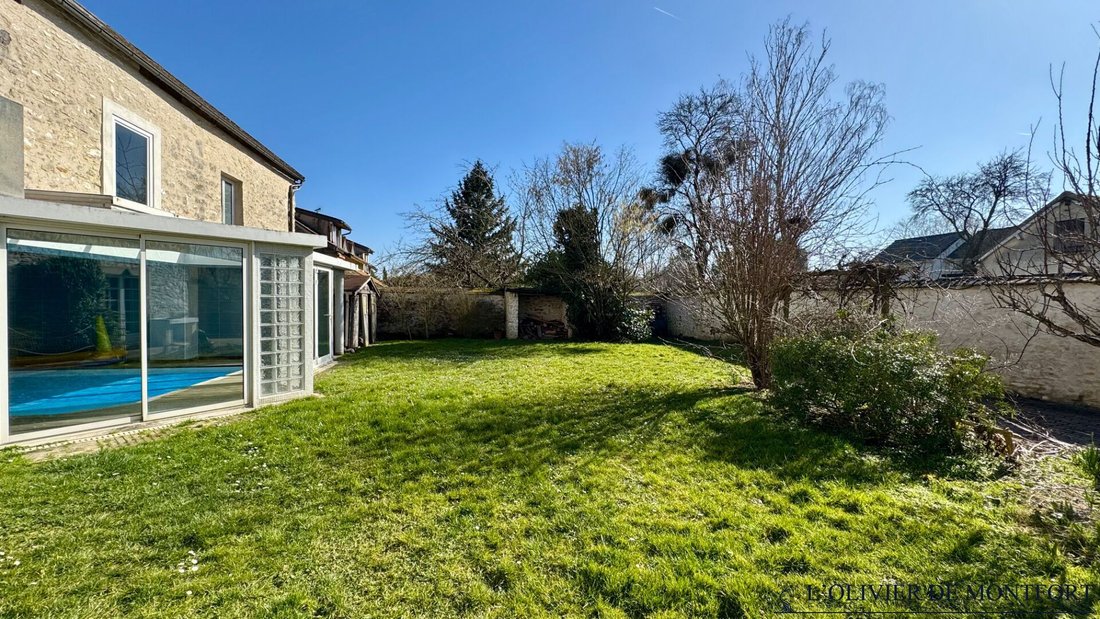 House in Thoiry, Ile-de-France, France 2 - 18407498