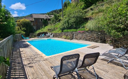 Villa in Saint-Andre-Lachamp, Auvergne-Rhône-Alpes, France 1