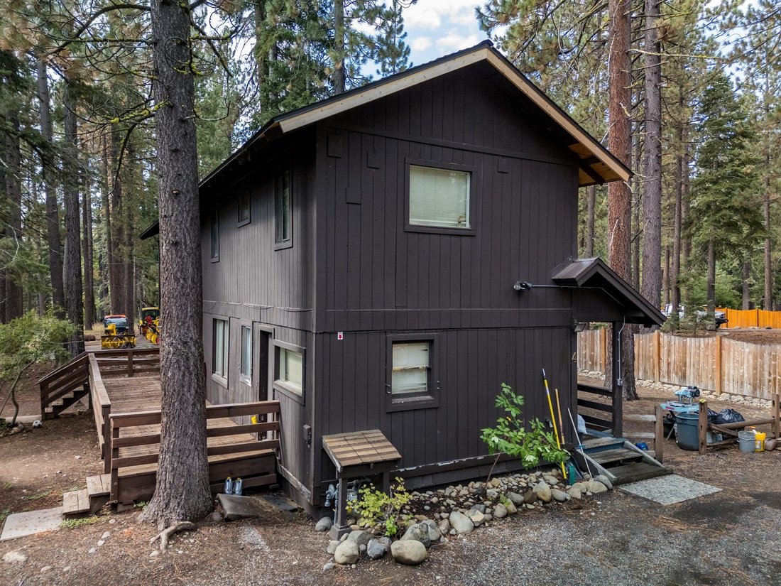 Tahoe City, California, United States 5 - 18419030