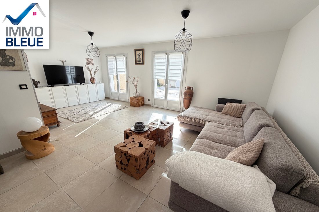 Villa in Marignane, Provence-Alpes-Côte d'Azur, France 3 - 18403970