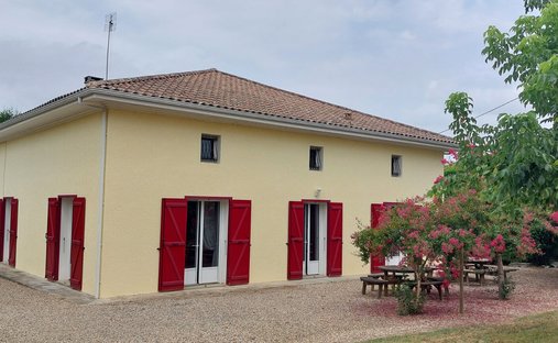 Villa in Grateloup-Saint-Gayrand, Nouvelle-Aquitaine, France 1