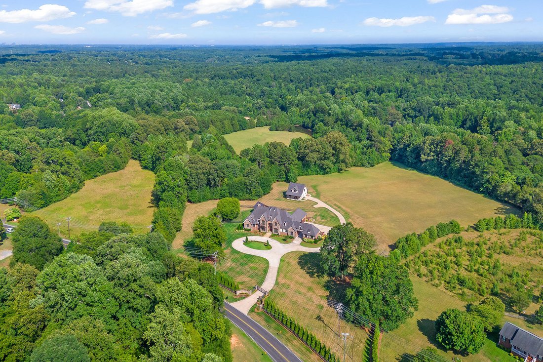 House in Gastonia, North Carolina, United States 4 - 18405137