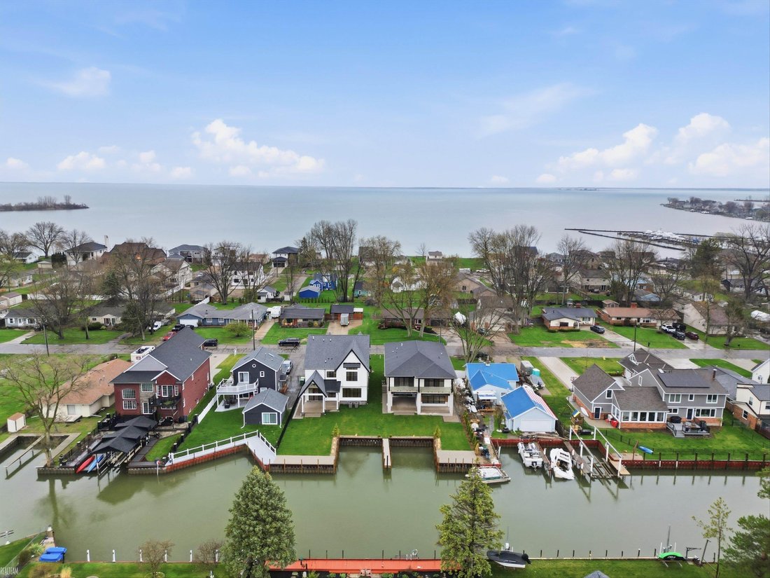 House in Mount Clemens, Michigan, United States 5 - 18411550