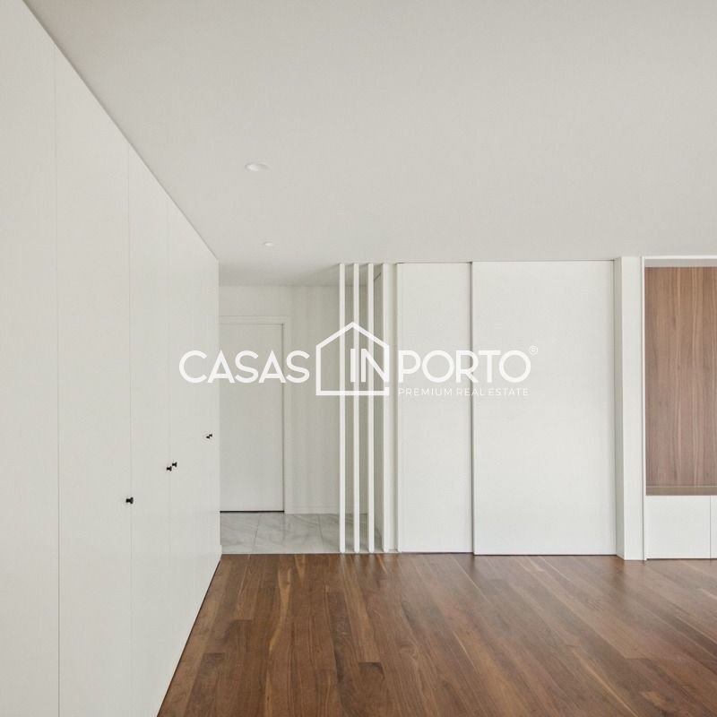 Apartment in Mafamude e Vilar do Paraiso, Porto District, Portugal 3 - 15942870