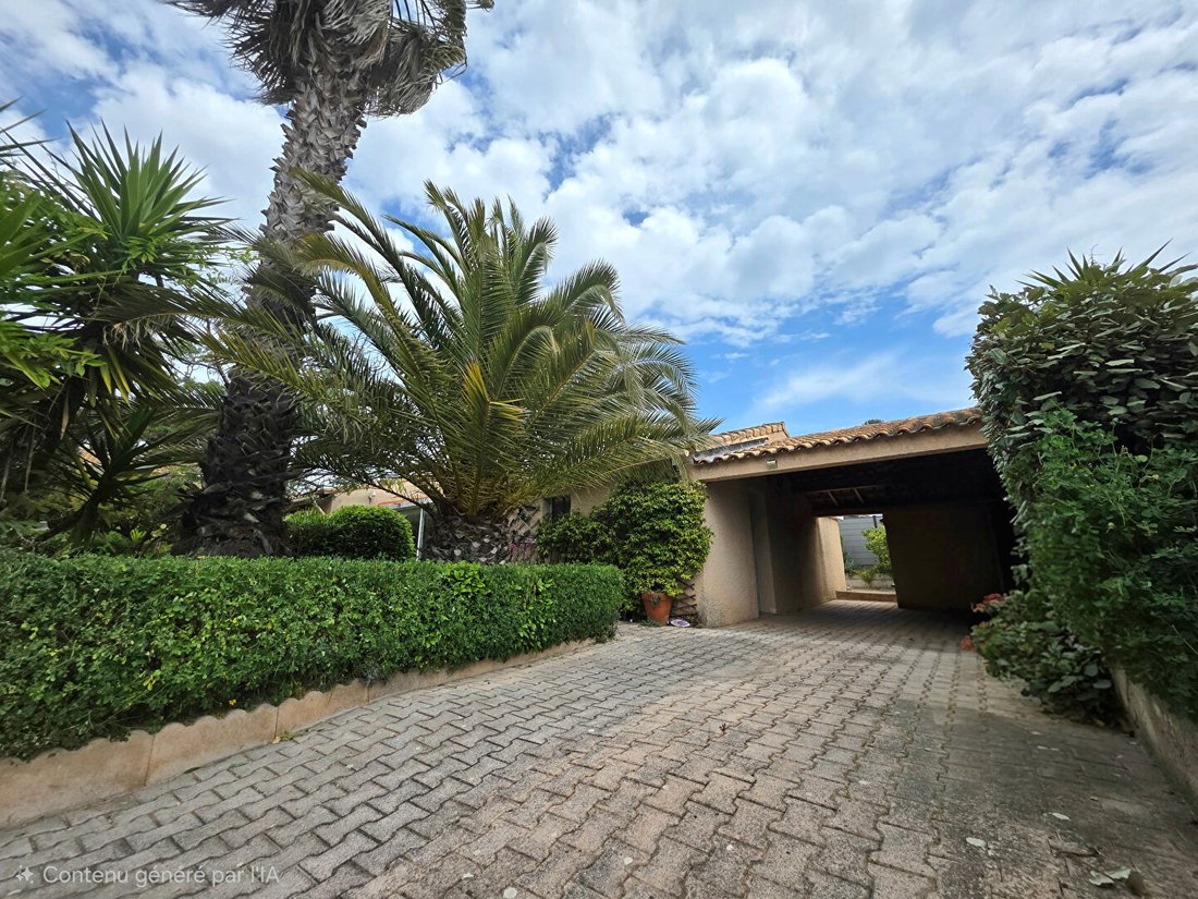 Villa in Six-Fours-les-Plages, Provence-Alpes-Côte d'Azur, France 2 - 18405645