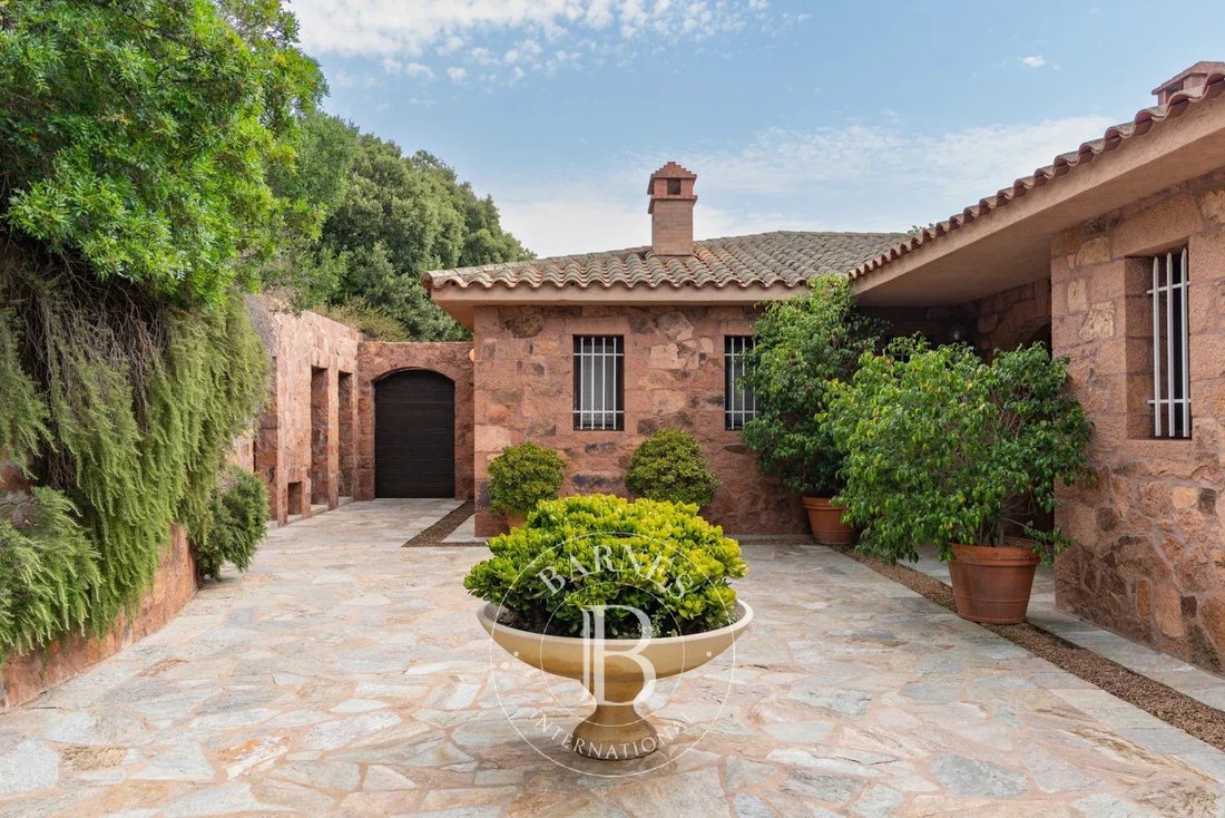 Villa in Porto-Vecchio, Corsica, France 2 - 18414016