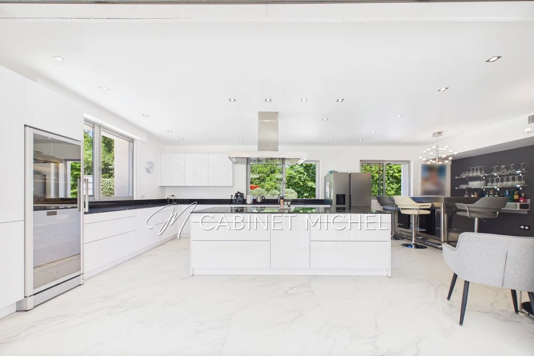 Villa in Le Rouret, Provence-Alpes-Côte d'Azur, France 3 - 18404103