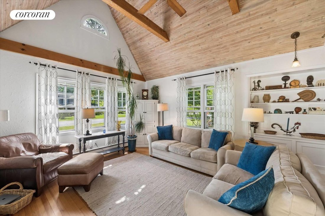 House in Center Moriches, New York, United States 2 - 18119579