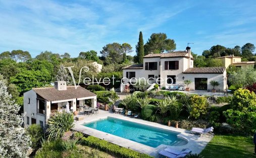 Villa in Sud, Roquefort-les-Pins, France 1