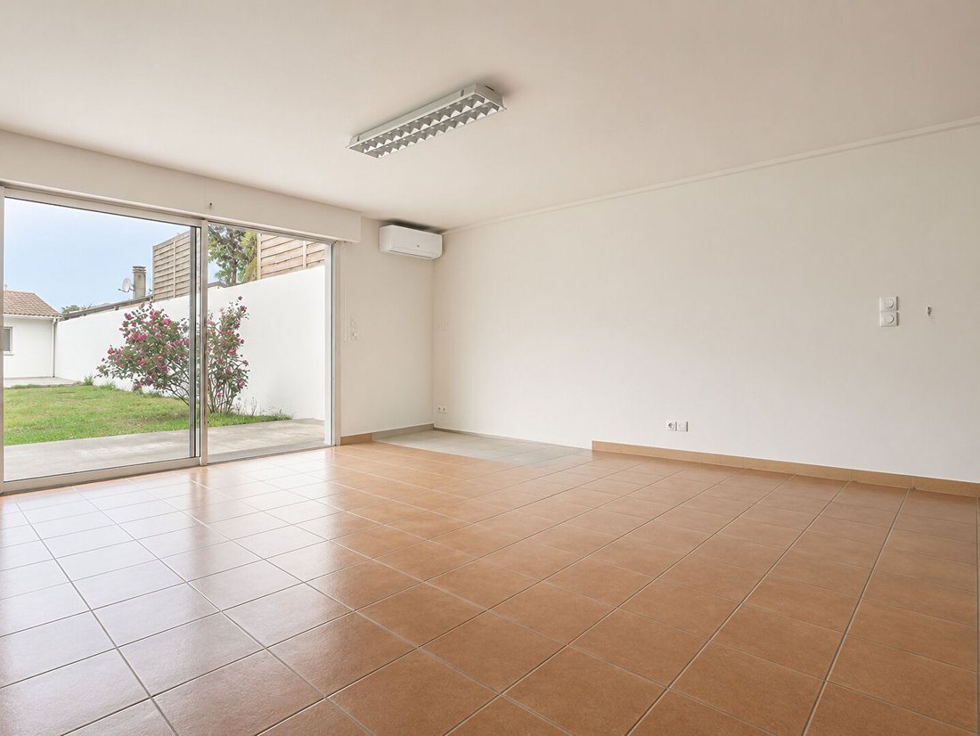 Villa in La Raze, Begles, France 4 - 17996327