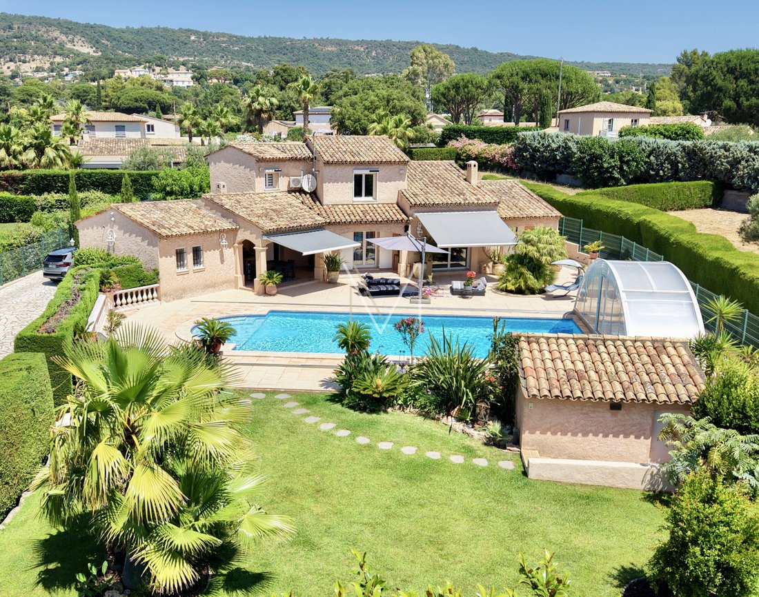 Villa in Le Plan-de-la-Tour, Provence-Alpes-Côte d'Azur, France 1 - 18327863
