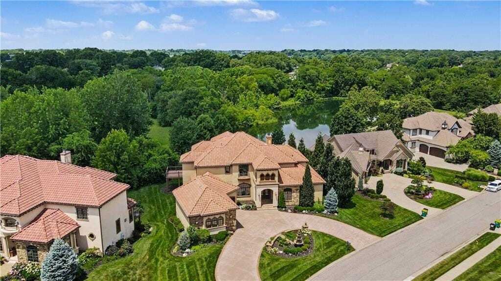 House in Overland Park, Kansas, United States 2 - 18410460