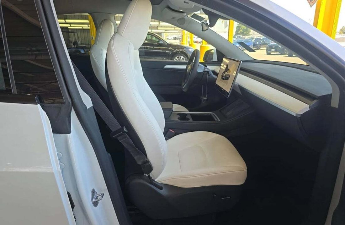 Suv in Newport Beach, CA, United States 3 - 18412272