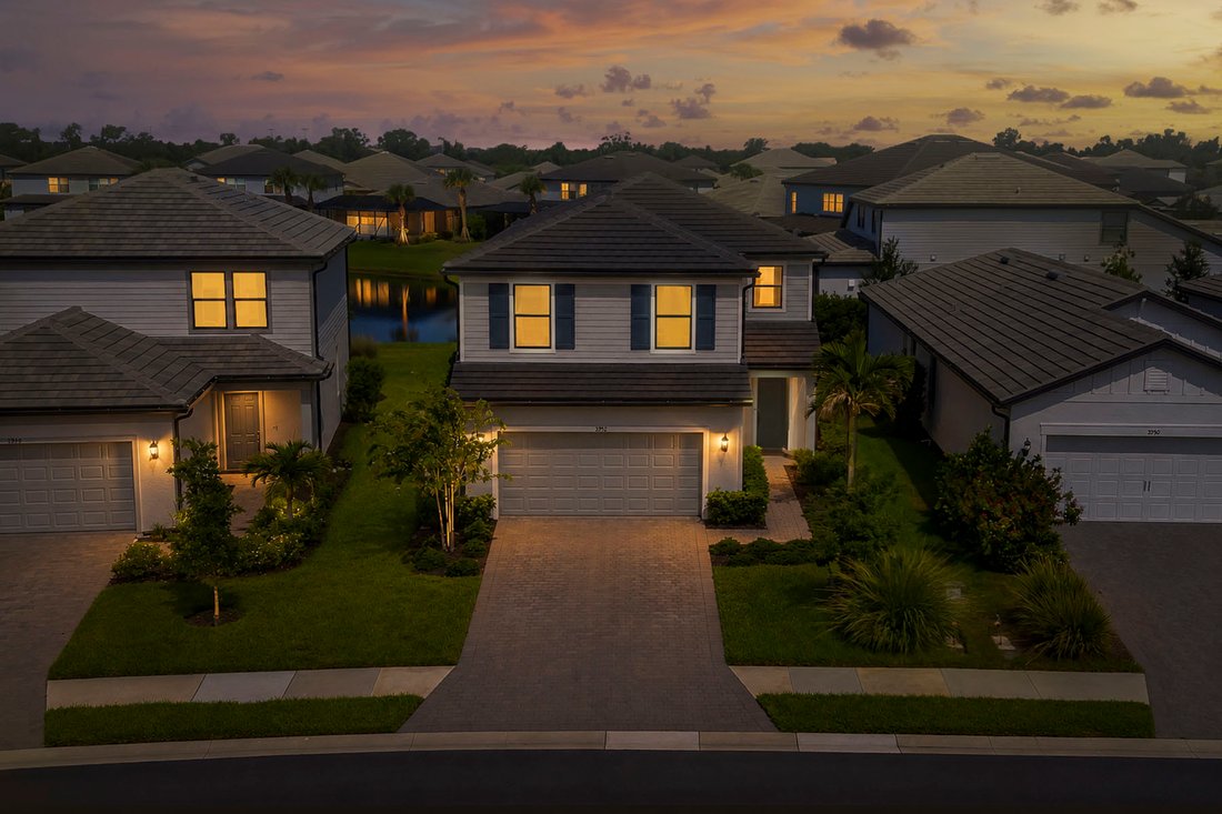 Bradenton, Florida, United States 2 - 18412075